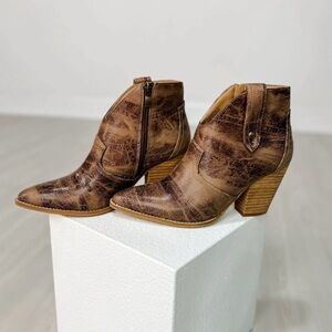 💋Corky's Sophisticated Bar Hoppin Boots-Taupe❤️ Retails ($99.95)